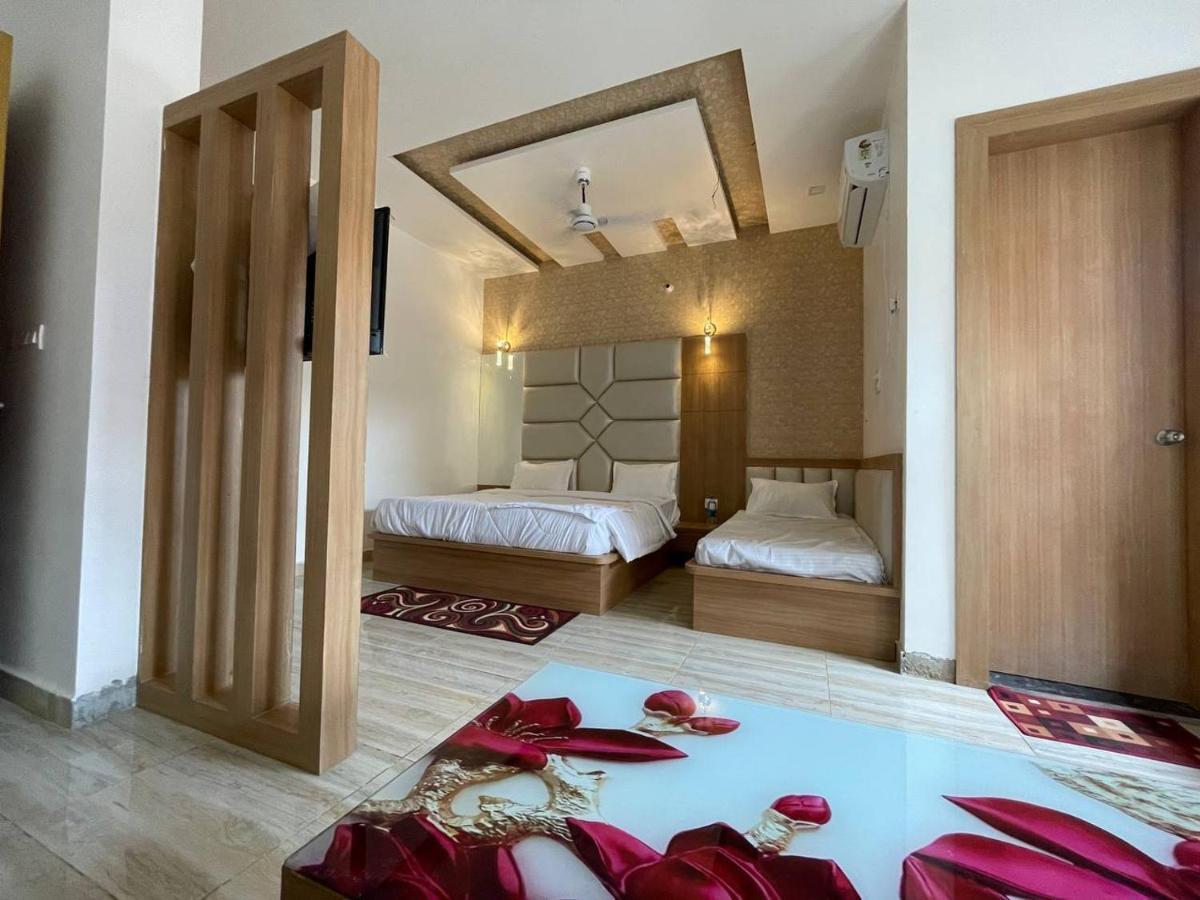 Hotel B P Emerald Mathura Exterior foto
